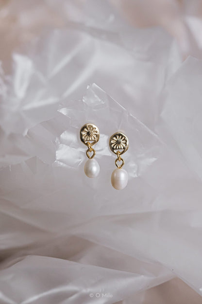 Baroque Pearl Studs. Perla