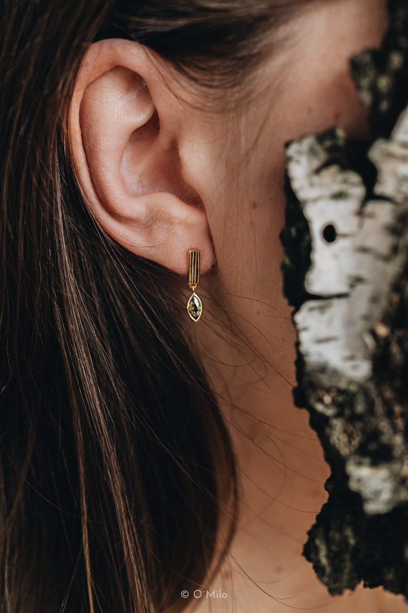 Ribbed Bar Peridot Drops. Leaf