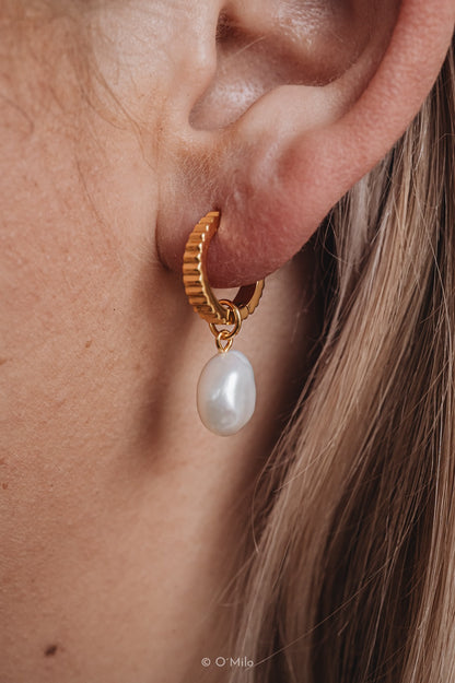 Grooved Pearl Hoops. Sofi